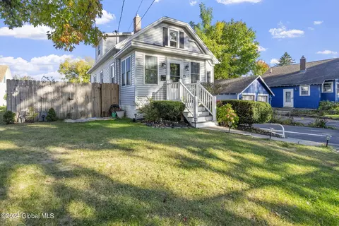 5 Summit Ave, Latham, NY 12110