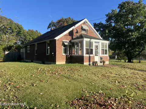 8 Russell Ave, Ravena, NY 12143