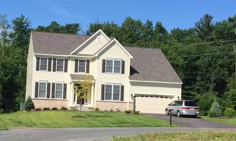 16 Wetherby Ct, Cohoes, NY 12047
