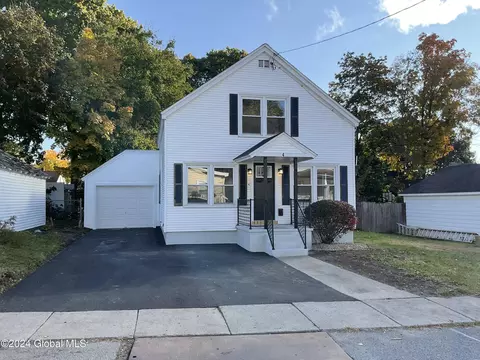 4 Valley St, Fort Edward, NY 12828