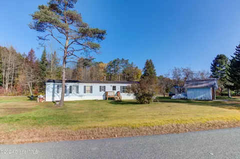 129 Sunset Cir, Wells, NY 12190