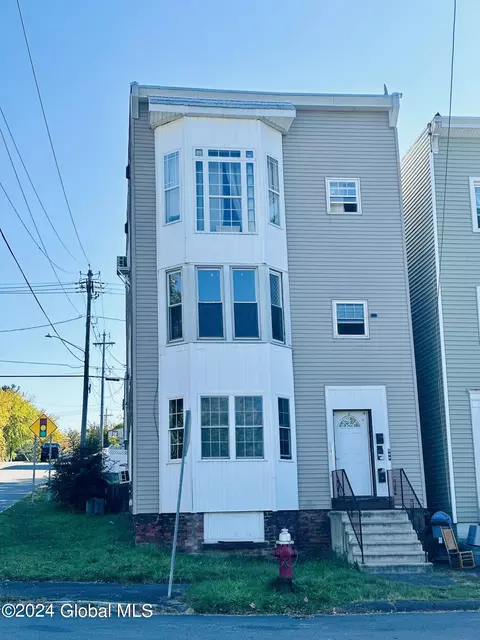 886 3rd Ave, Troy, NY 12182