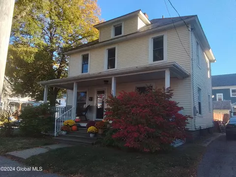 39 Hunter St, Glens Falls, NY 12801