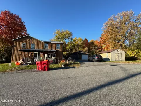 17 Tin Pan Aly, Ticonderoga, NY 12883