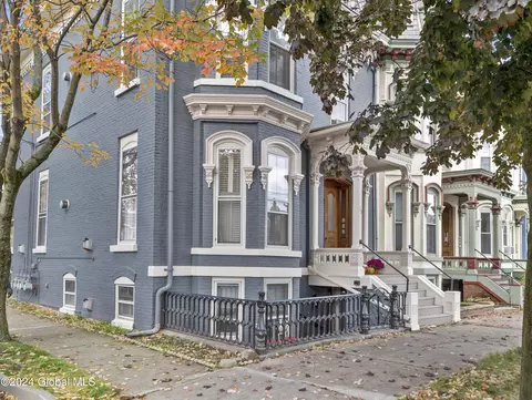 25 Clinton St, Saratoga Springs, NY 12866