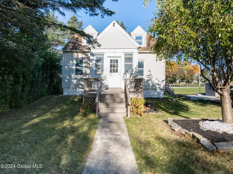 4 Corliss Ave, Rensselaer, NY 12144