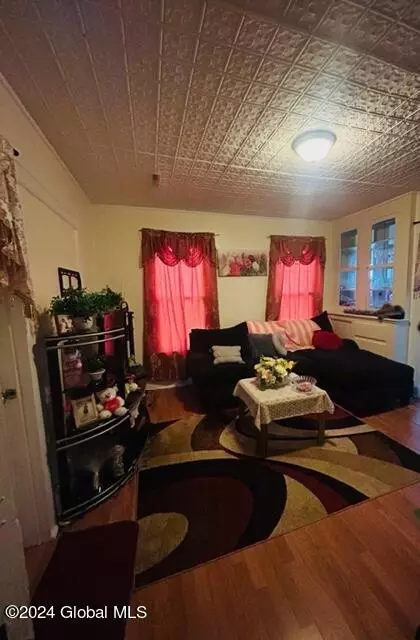 348 Duane Ave, Schenectady, NY 12307 photo 2