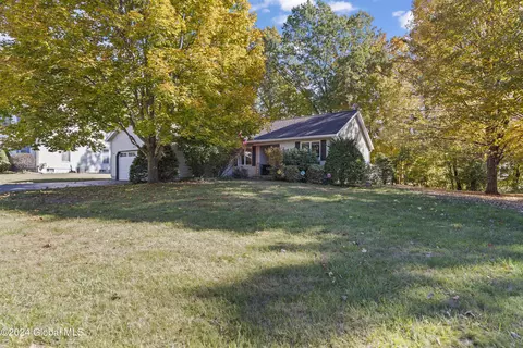 554 Victory Cir, Ballston Spa, NY 12020