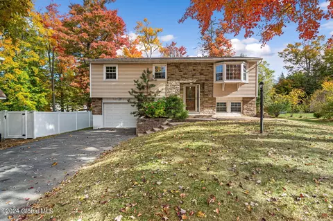 28 Garling Dr, Latham, NY 12110