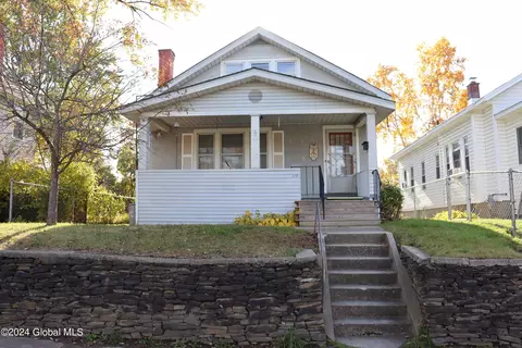 117 Henry St, Schenectady, NY 12304