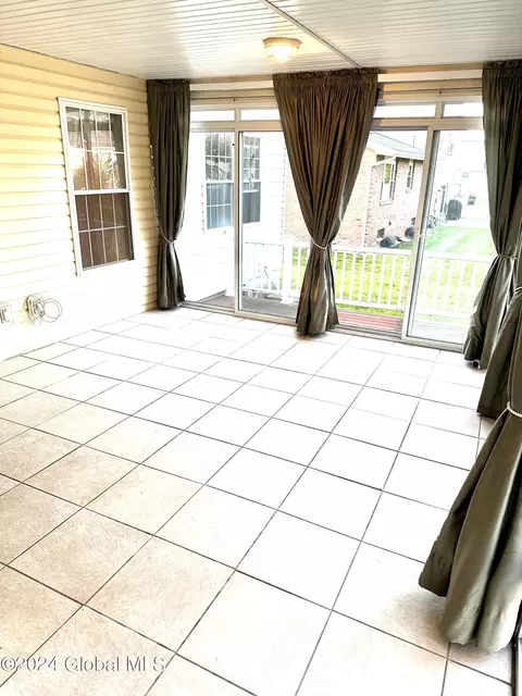 Exterior - 2138 Greenpoint Ave, Schenectady, NY 12303 photo 8 of 15