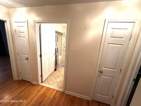 Entry Way - 2138 Greenpoint Ave, Schenectady, NY 12303 photo 4 of 4