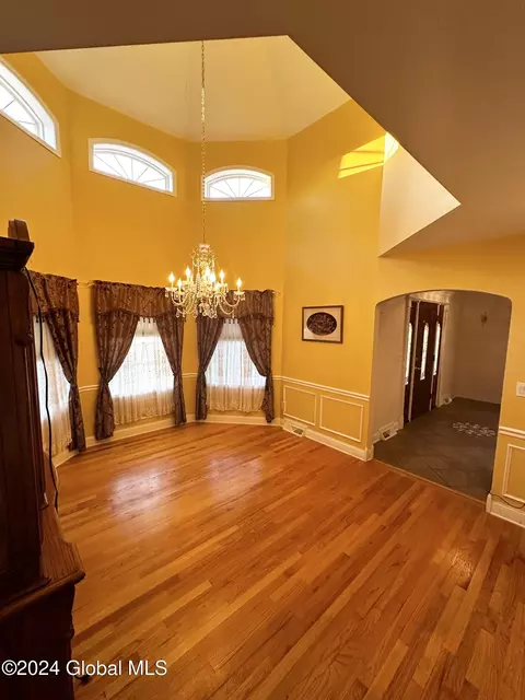 Dining - 2138 Greenpoint Ave, Schenectady, NY 12303 photo 4 of 5