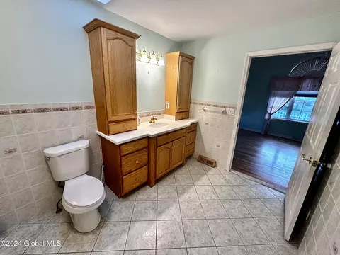 Bath - 2138 Greenpoint Ave, Schenectady, NY 12303 photo 1 of 2