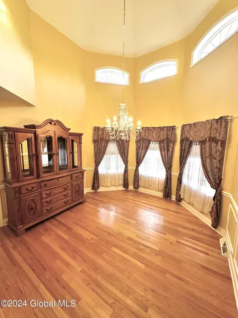 Dining - 2138 Greenpoint Ave, Schenectady, NY 12303 photo 3 of 5