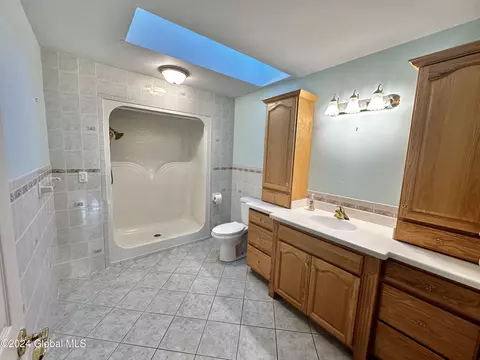 Bath - 2138 Greenpoint Ave, Schenectady, NY 12303 photo 2 of 2