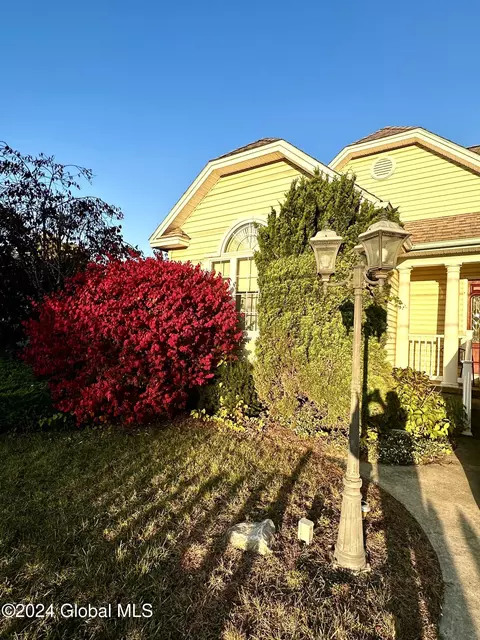 Exterior - 2138 Greenpoint Ave, Schenectady, NY 12303 photo 2 of 15