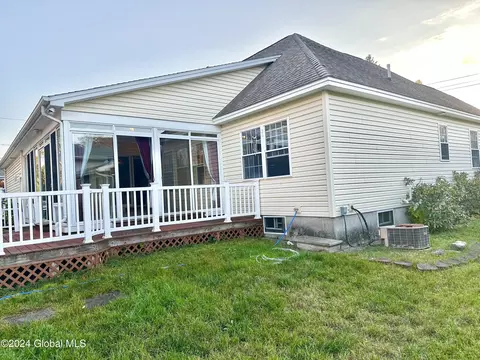 Exterior - 2138 Greenpoint Ave, Schenectady, NY 12303 photo 10 of 15