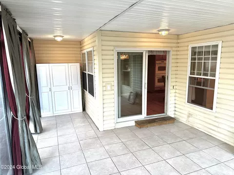 Exterior - 2138 Greenpoint Ave, Schenectady, NY 12303 photo 6 of 15