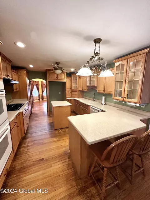 Kitchen - 2138 Greenpoint Ave, Schenectady, NY 12303 photo 2 of 4