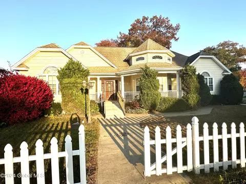 2138 Greenpoint Ave, Schenectady, NY 12303