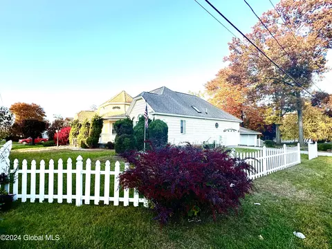 Exterior - 2138 Greenpoint Ave, Schenectady, NY 12303 photo 4 of 15