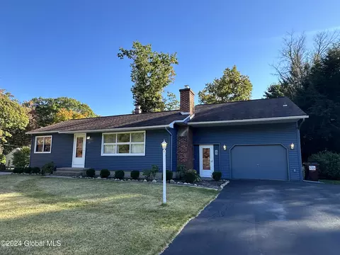 28 Richland Dr, Glenville, NY 12302