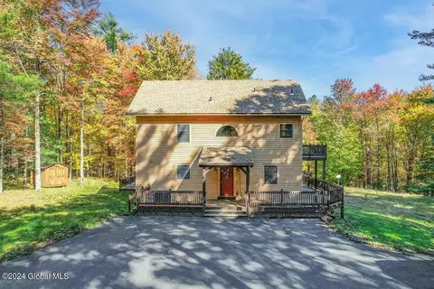 19 Timberland Dr, East Greenbush, NY 12061