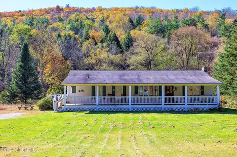 226 SE Hollow Rd, Berlin, NY 12022