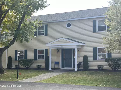 134 Cedarview Ln, Watervliet, NY 12189