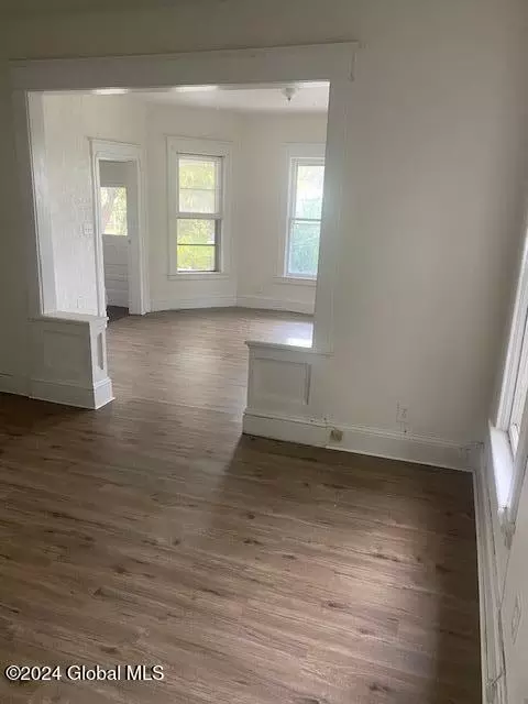 127-129 Elder St, Schenectady, NY 12304 photo 5