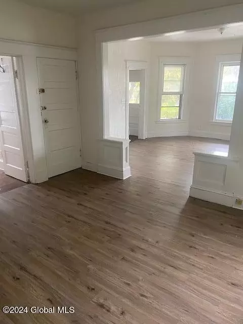 127-129 Elder St, Schenectady, NY 12304 photo 4