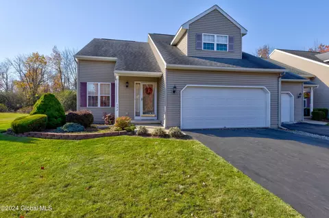 49 Raylinsky Ln # A, Mechanicville, NY 12118