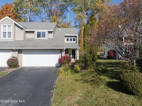 3 Captains Blvd, Waterford, NY 12188