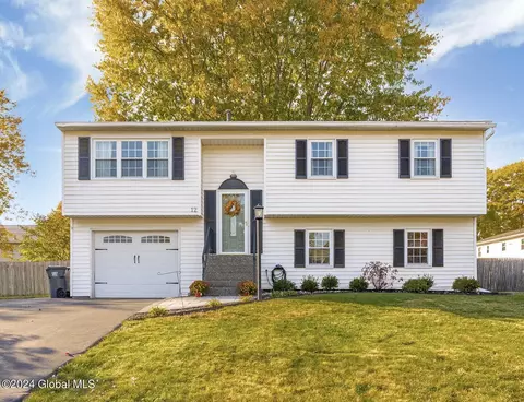 12 Laurel Ln, Schenectady, NY 12304