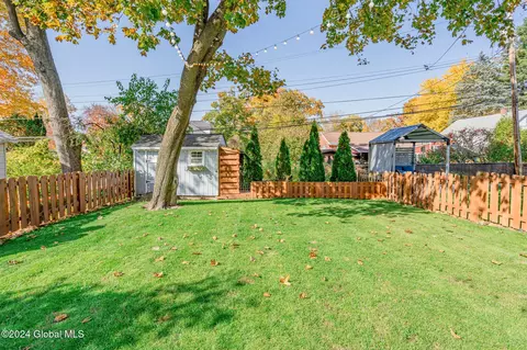 Exterior - 227 Eastholm Rd, Schenectady, NY 12304 photo 10 of 12