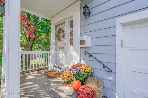 Exterior - 227 Eastholm Rd, Schenectady, NY 12304 photo 3 of 12