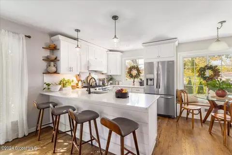 Kitchen - 227 Eastholm Rd, Schenectady, NY 12304 photo 2 of 5