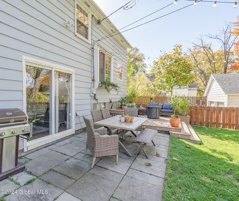 Exterior - 227 Eastholm Rd, Schenectady, NY 12304 photo 7 of 12