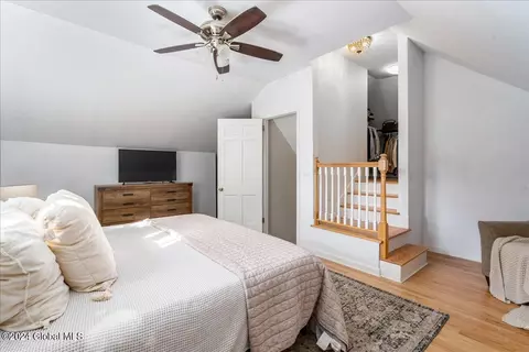 Bedroom - 227 Eastholm Rd, Schenectady, NY 12304 photo 4 of 4