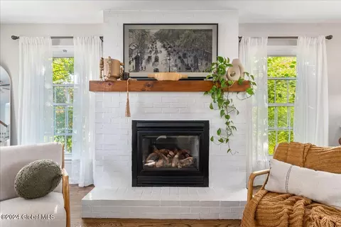 Living - 227 Eastholm Rd, Schenectady, NY 12304 photo 2 of 6