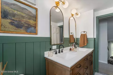Bath - 227 Eastholm Rd, Schenectady, NY 12304 photo 2 of 2