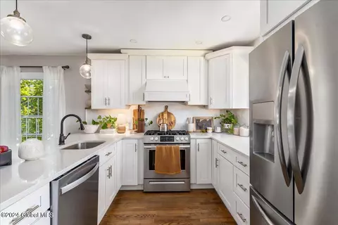 Kitchen - 227 Eastholm Rd, Schenectady, NY 12304 photo 3 of 5
