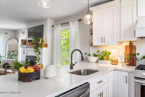 Kitchen - 227 Eastholm Rd, Schenectady, NY 12304 photo 4 of 5