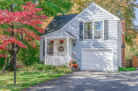 227 Eastholm Rd, Schenectady, NY 12304