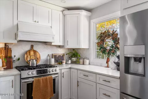 Kitchen - 227 Eastholm Rd, Schenectady, NY 12304 photo 5 of 5