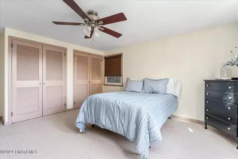 Bedroom - 227 Eastholm Rd, Schenectady, NY 12304 photo 2 of 4
