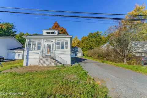 44 Crabapple Ln, Watervliet, NY 12189