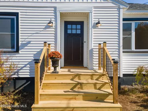 21 Heath St, Corinth, NY 12822 photo 4