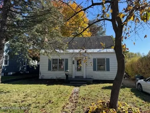 33 Pine St, Schenectady, NY 12302